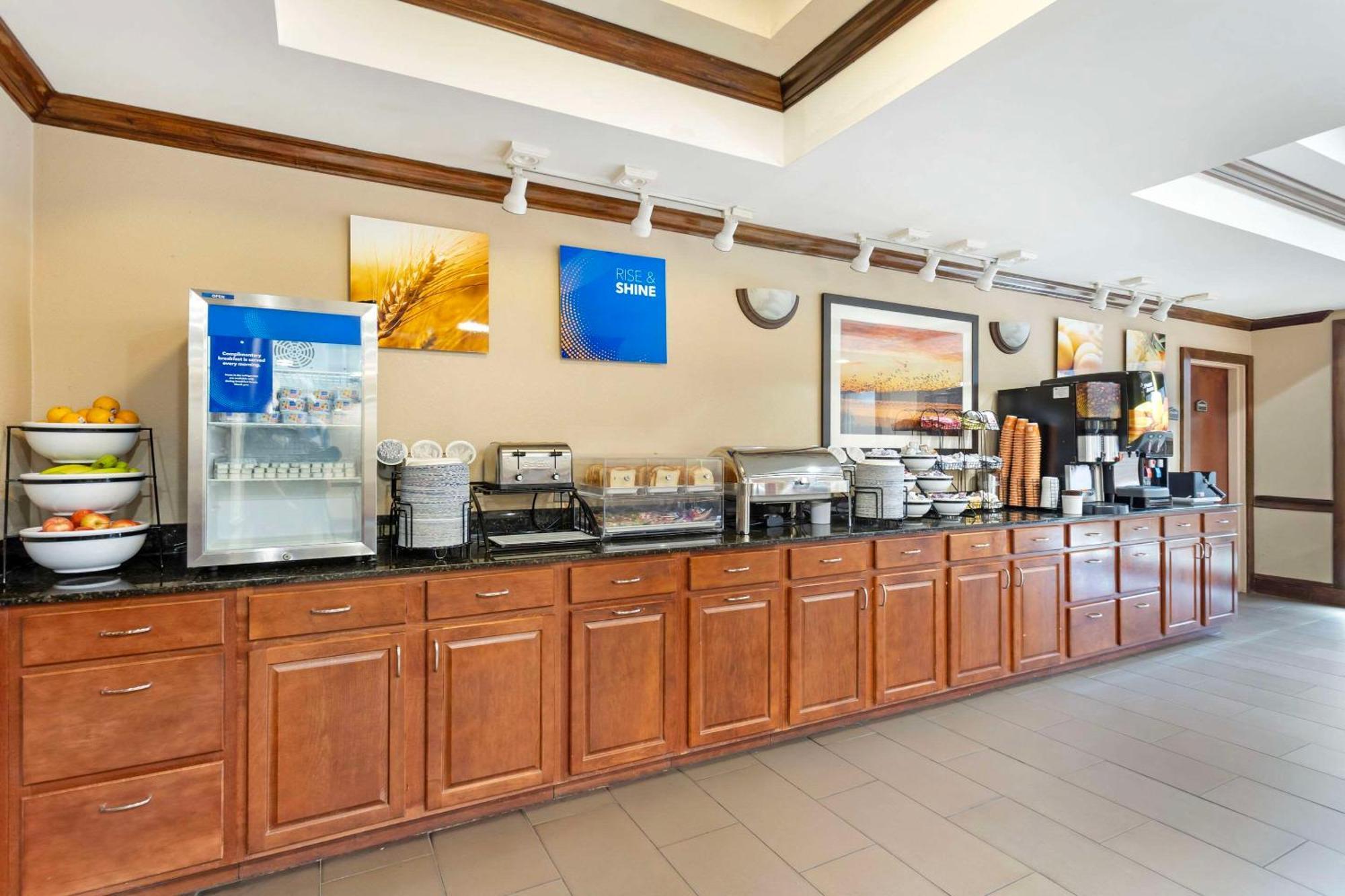 Comfort Inn & Suites Carneys Point Exterior foto